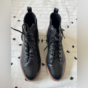 Elegant Wide! Black Leather Women's Boots